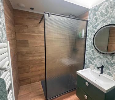 Saint-Maurice-de-Remens Apartment | Petite maison de village 2