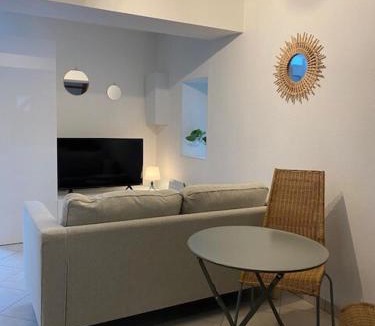Douvres-la-Delivrande Apartment | Petite maison indépendante à 7mn de la plage