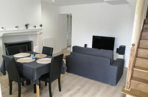 Le Bourgneuf-la-Foret Apartment | Petite maison de bourg