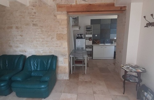 Asnieres-la-Giraud House | Petite Maison de Campagne Calme