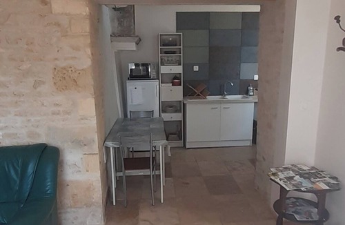 Asnieres-la-Giraud House | Petite Maison de Campagne Calme