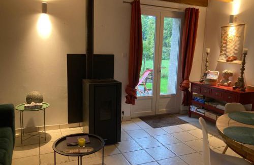 Chatel-de-Neuvre House | Petite maison à la campagne