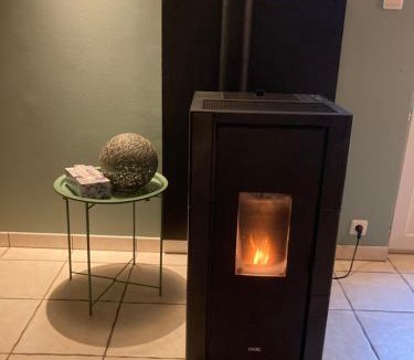 Chatel-de-Neuvre House | Petite maison à la campagne