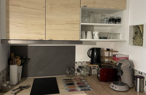 Saint-Loubes Apartment | Petite Maison Arboré et Calme