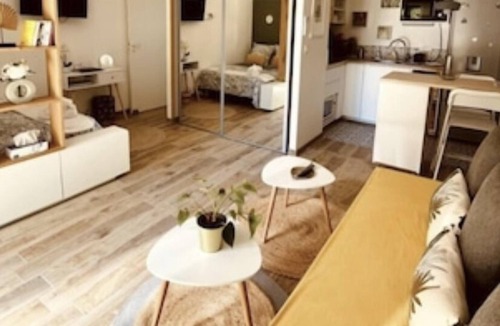 Saint-Loubes Apartment | Petite Maison Arboré et Calme