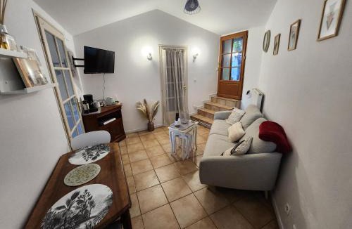 Saint-Benoit Apartment | Petite maison atypique à 20min du Futuroscope, avec terrasse