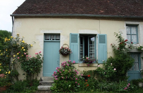 Charost Bed & Breakfast | petite maison berrichonne