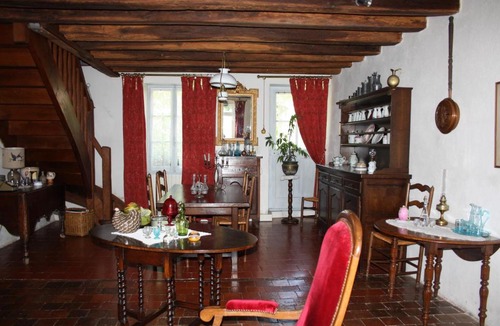 Charost Bed & Breakfast | petite maison berrichonne