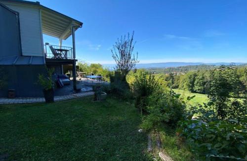 Belmont-sur-Lausanne House | Petite maison à l'orée des bois vue magnifique sur le lac zenitude et plénitude