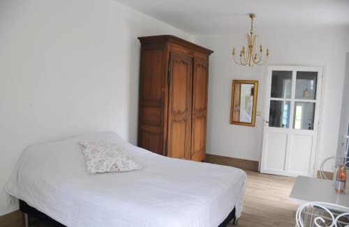 Brain-sur-Allonnes House | PETITE MAISON des ROSES - GITE 2 Personnes