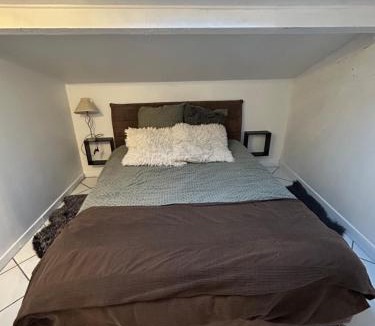 Jaulgonne Apartment | Petite maison dans village animé