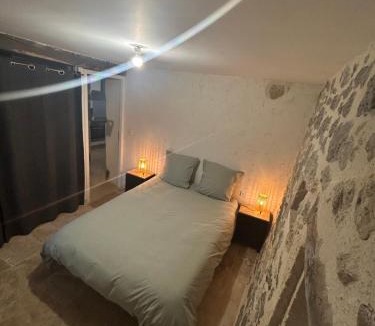 Lavardac House | Petite maison en pierre au calme