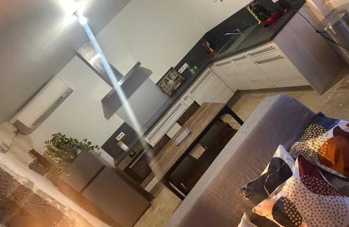 Lavardac House | Petite maison en pierre au calme