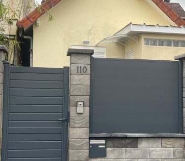 Bonneuil-sur-Marne Apartment | Petite maison climatisée