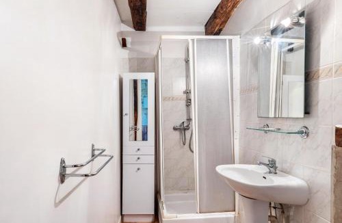 Chire-en-Montreuil House | Petite Maison Bord De Rivière