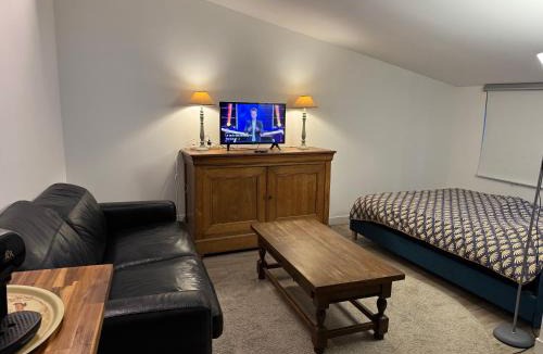 Lavacourt Apartment | Petite maison indépendante avec parking