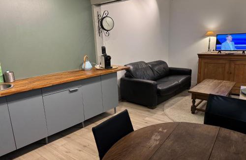 Lavacourt Apartment | Petite maison indépendante avec parking