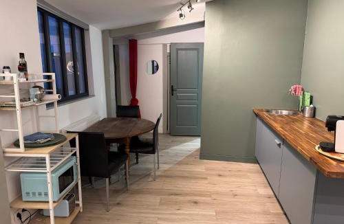 Lavacourt Apartment | Petite maison indépendante avec parking