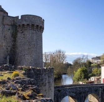 Parthenay Apartment | Petite Maison médiévale