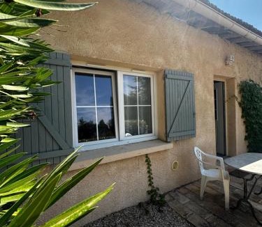Bologne House | Petite maison mitoyenne, clim, rénovée, calme