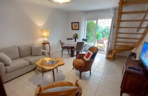 Penvins House | Petite maison proche plage à Penvins, idéale pour familles - FR-1-639-134