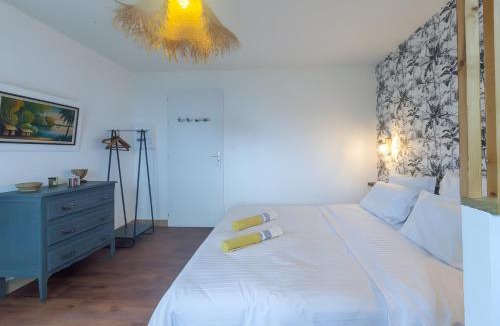 Nuces House | Petite maison, Rodez, Conques
