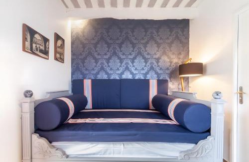 Nuces House | Petite maison, Rodez, Conques