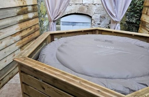 Bennecourt House | Petite Maison Romantique
