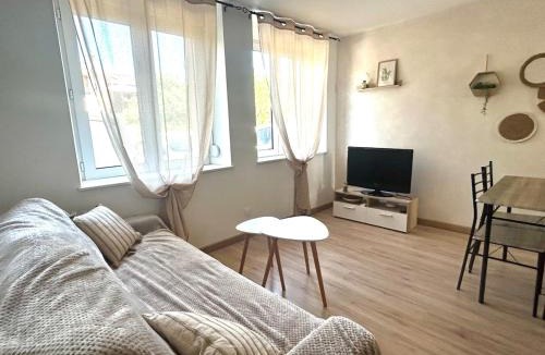 Landremont House | Petite maison sur la colline