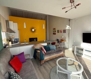 Arrancapins Apartment | Petite Penthouse with the sunniest terrace in Valencia