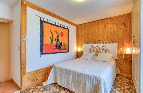 Saint-Pargoire Bed & Breakfast | 'Petite Suite Douillette' Guest Room with Balcony, Wi-Fi, and Air Conditioning