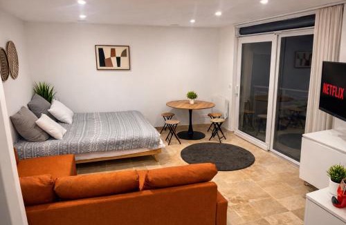 Magny-le-Hongre House | Petite villa avec piscine à 5 minutes de Disneyland Paris