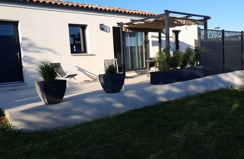 Longeville-sur-Mer House | Petite Villa Neuve Toute Équipée Proche du Centre Ville de Longeville sur Mer