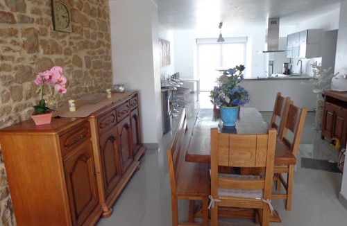 Puilly-et-Charbeaux House | Petites Fleurs DES Champs