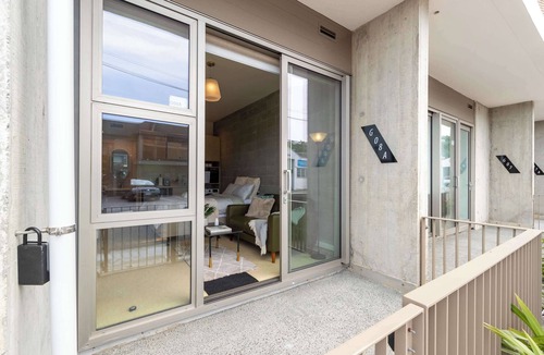 Petone Apartment | Petone City Studio with Balcony