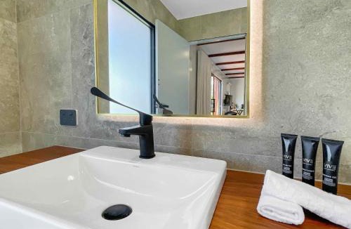 Broke Villa | Petra at Cael's Gate