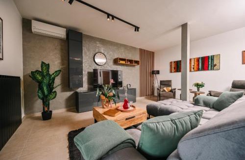 Veprinac Apartment | Petra Hills Majestic