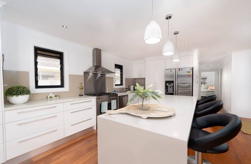 Burleigh Waters House | Pets Allowed Burleigh Beach Pad