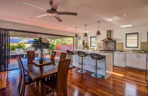 Burleigh Waters House | Pets Allowed Burleigh Beach Pad