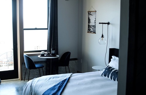 Astoria Hotel | Pets Allowed, River View King Room at Bowline Hotel