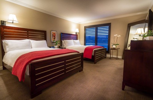 Cupertino Hotel | Pets are Allowed HERE! 2 Comfortable Units, Onsite Swimming Pool, Free Parking