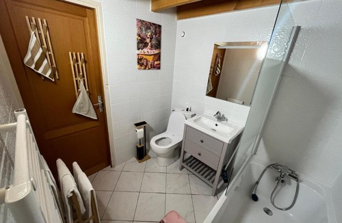 Louches House | Pets Home by Oxyne