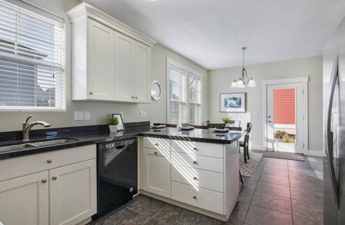 Daybreak House | PETS | Long Stays | Daybreak Community