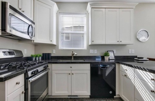 Daybreak House | PETS | Long Stays | Daybreak Community