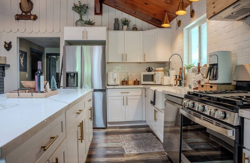 Crestline Cabin | Pets OK, NEW SPA, Deck, Fire Pit, 3 Min to Lake