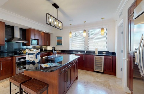Marathon House | Pets, People & Pocketbook Friendly- Marlin Bay