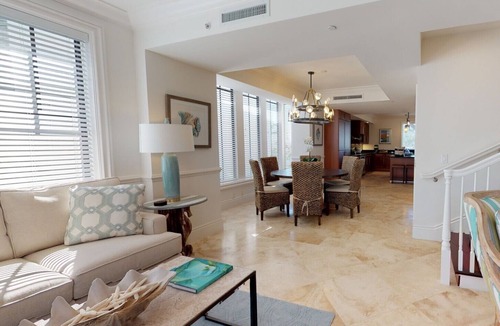 Marathon House | Pets, People & Pocketbook Friendly- Marlin Bay