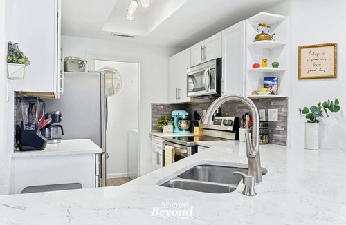Highland Lake Estates Condo | Pets Stay Free, Breezy, Stylish Island Elegance
