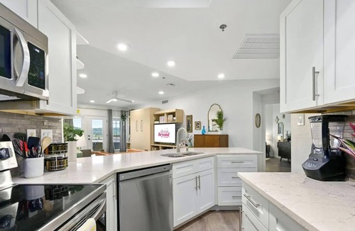 Highland Lake Estates Condo | Pets Stay Free, Breezy, Stylish Island Elegance