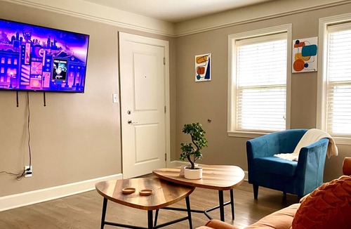 West Plaza Condo | Pets Welcome! 2Q Beds! 5Min Walk to Plaza